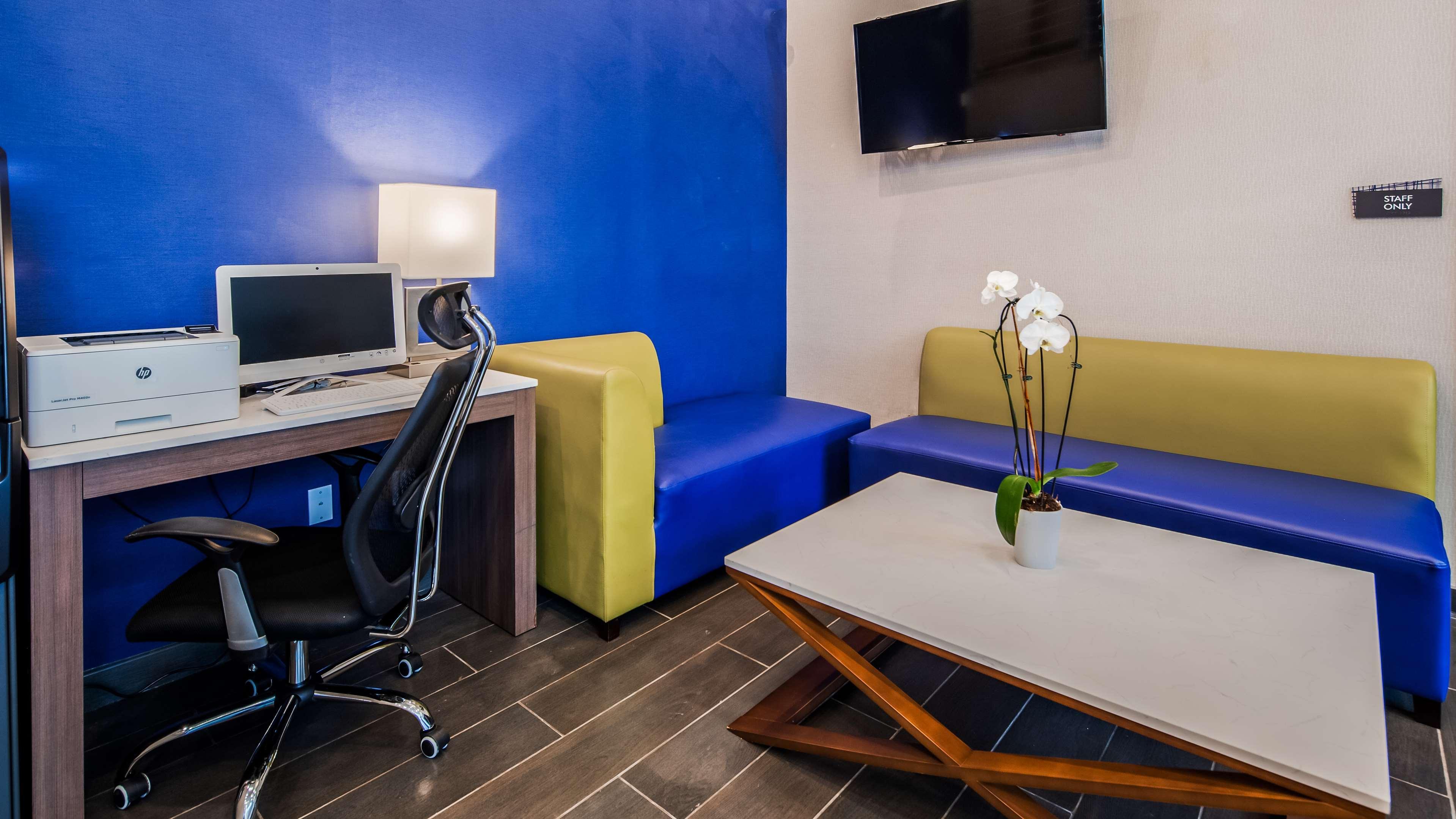 Best Western Plus Stadium Inn New York Extérieur photo