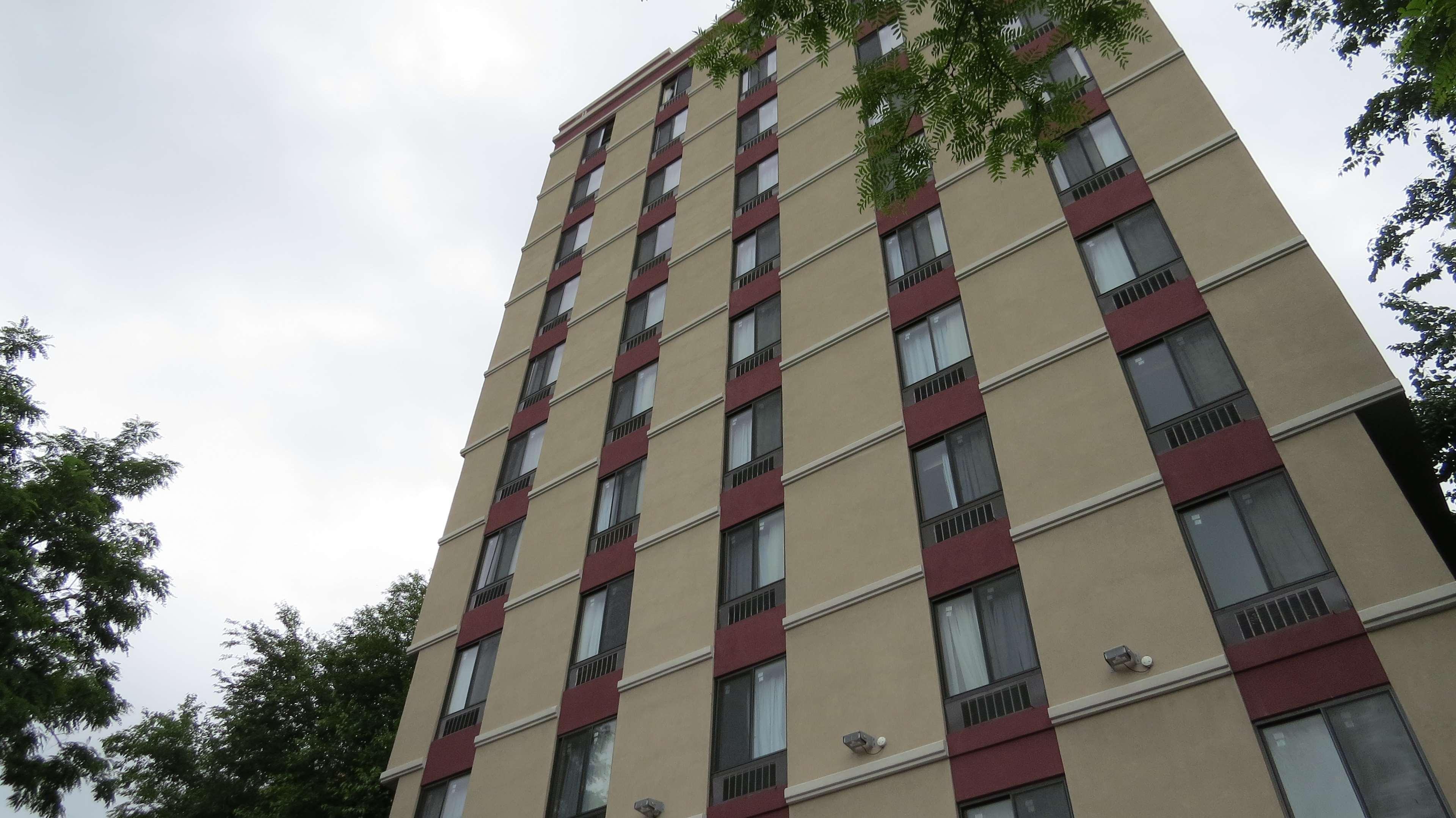 Best Western Plus Stadium Inn New York Extérieur photo