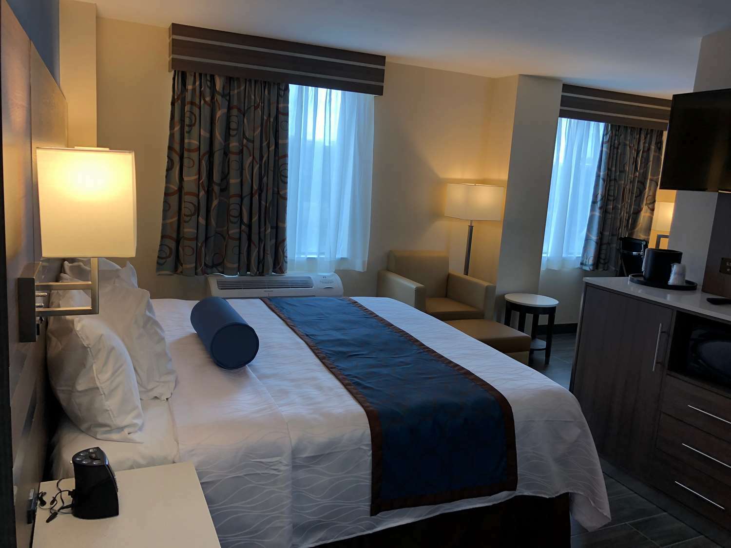 Best Western Plus Stadium Inn New York Extérieur photo